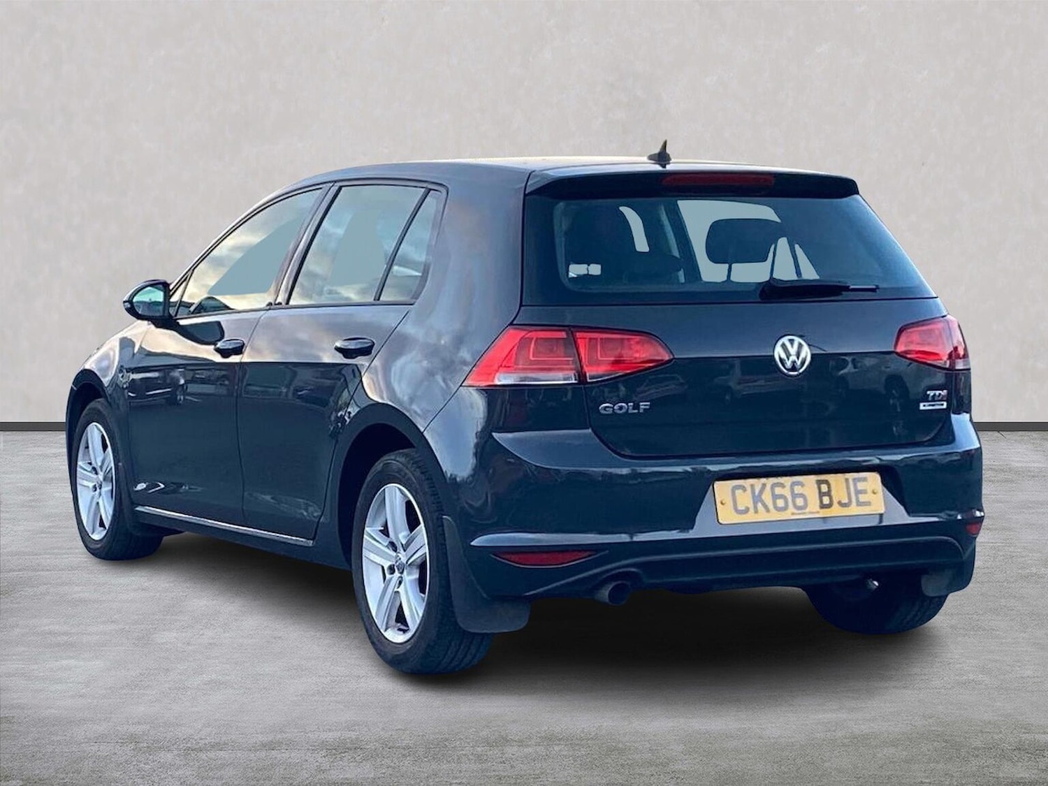 Used Volkswagen Golf 2016 for sale - 76566529: Photo 2