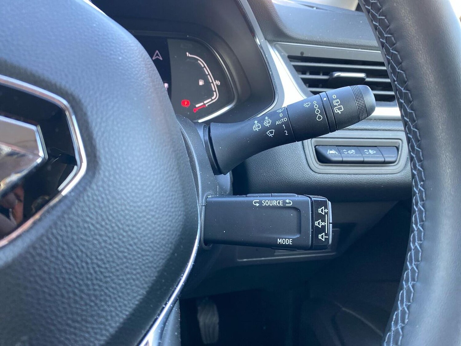 Used Renault Captur 2023 for sale - 78193564: Photo 30