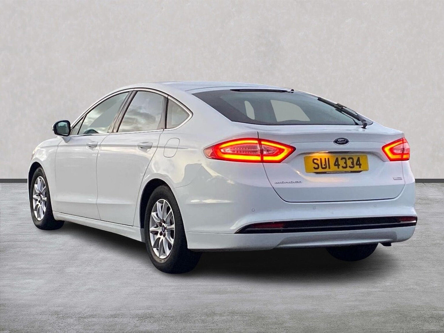 Used Ford Mondeo 2016 for sale - 76681681: Photo 2