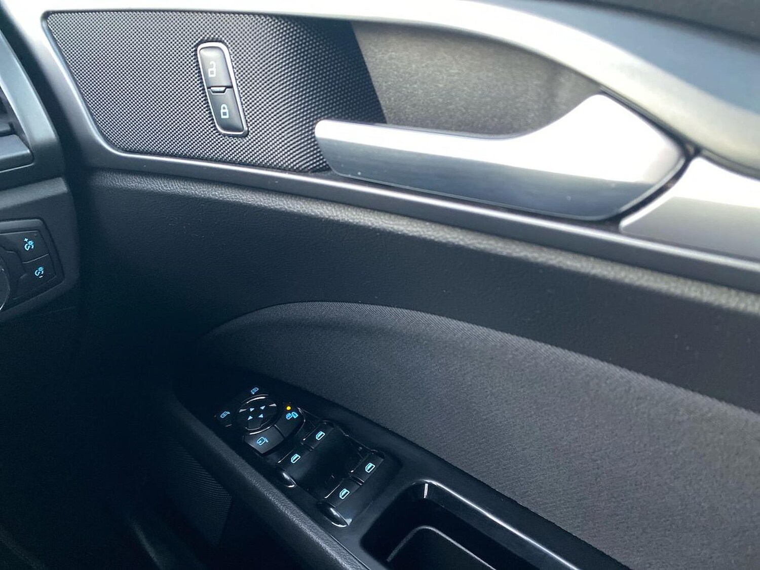 Used Ford Mondeo 2016 for sale - 76681681: Photo 21