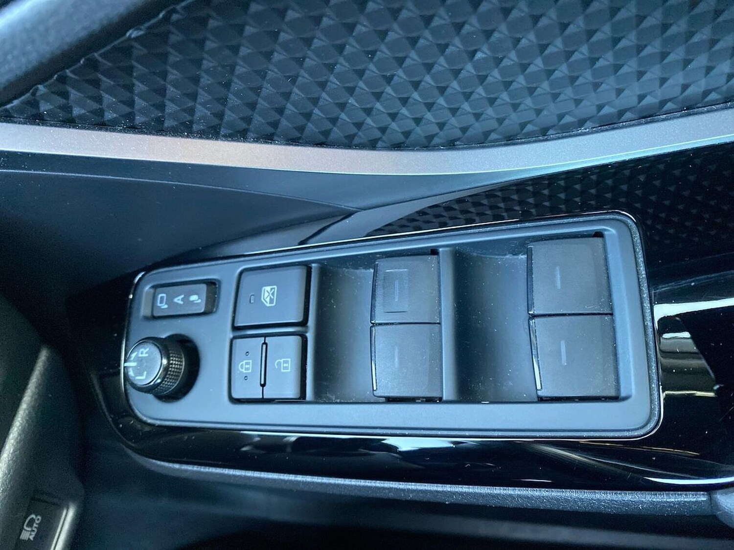 Used Toyota C-HR 2023 for sale - 78176487: Photo 23