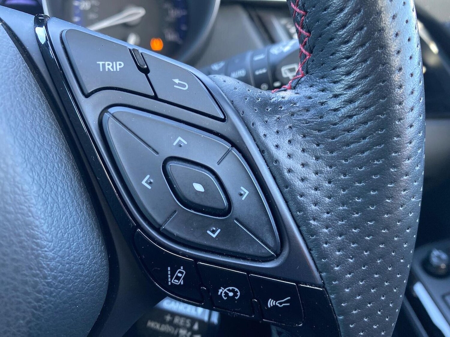 Used Toyota C-HR 2023 for sale - 78176487: Photo 28