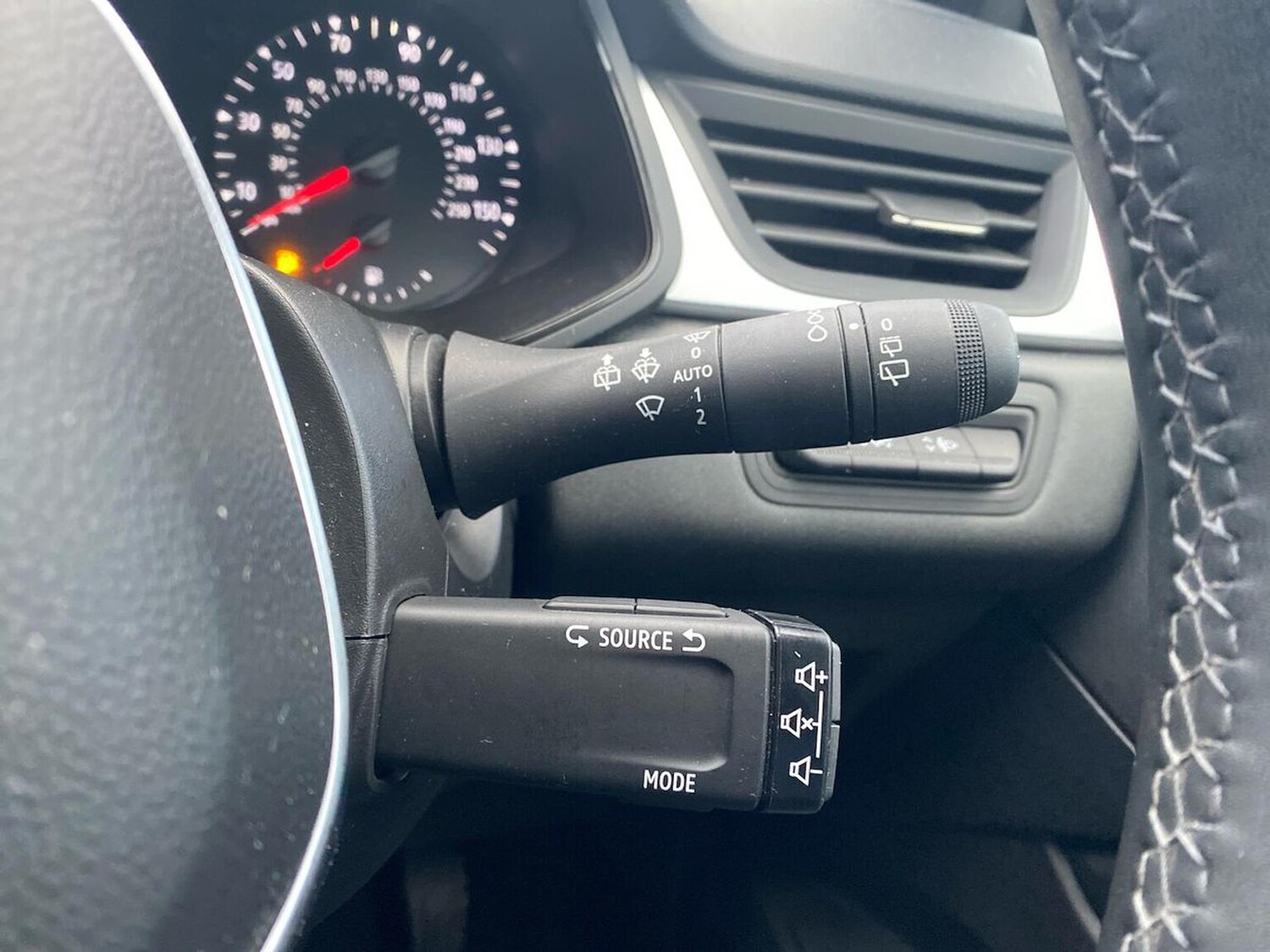 Used Renault Captur 2023 for sale - 76437245: Photo 28