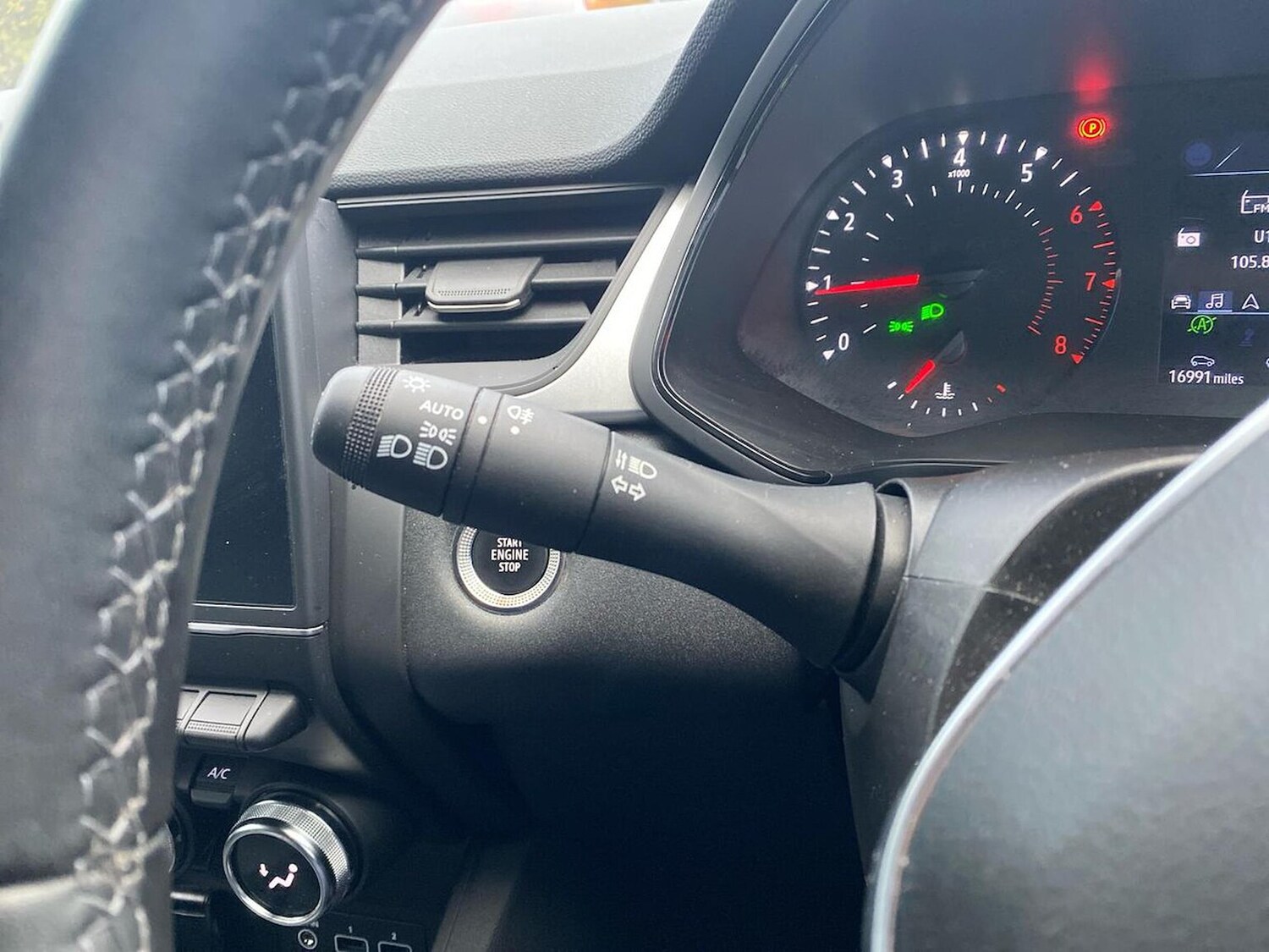 Used Renault Captur 2023 for sale - 76437245: Photo 29