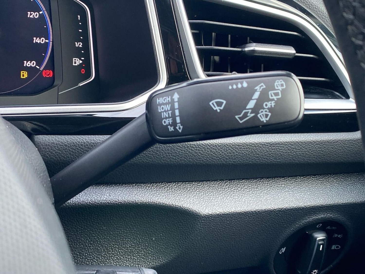 Used Volkswagen T-Roc 2022 for sale - 77676338: Photo 28