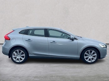 Used Volvo V40 2017 for sale - 78746618: Photo