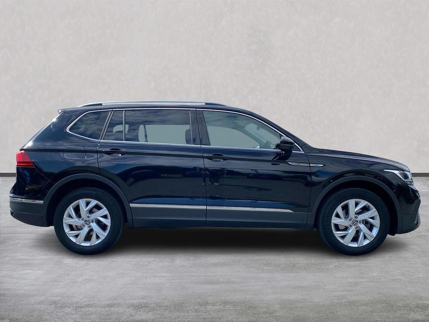 Used Volkswagen Tiguan Allspace 2024 for sale - 76600124: Photo 3