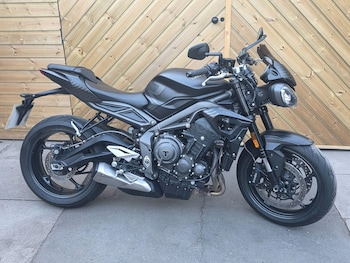 Used Triumph STREET 2022 for sale - bike-79425853: Photo