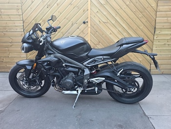 Used Triumph STREET 2022 for sale - bike-79425853: Photo
