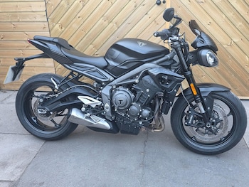 Used Triumph STREET 2022 for sale - bike-79425853: Photo