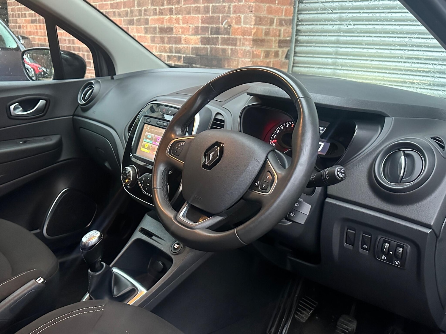 Used Renault Captur 2018 for sale - 76432949: Photo 8