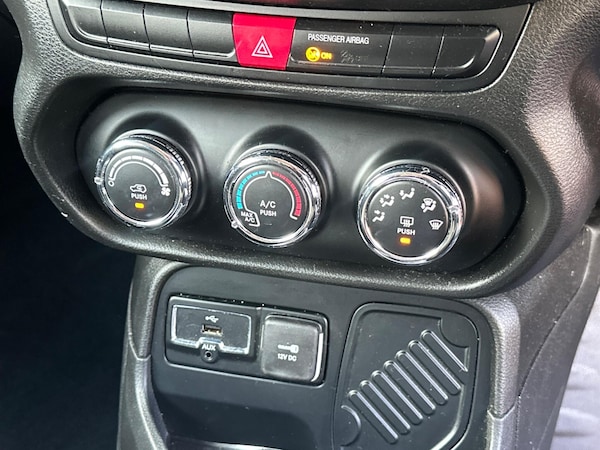 Used Jeep Renegade 2016 for sale - 75707942: Photo 22