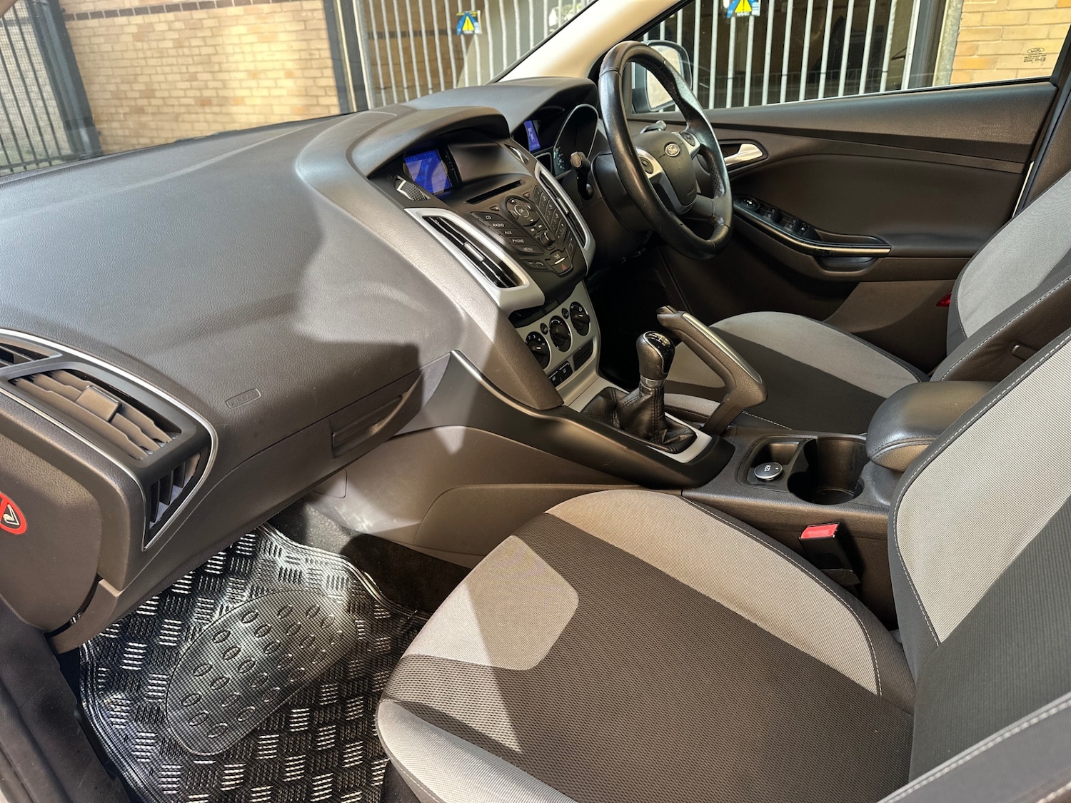 Used Ford Focus 2011 for sale - 76527279: Photo 14