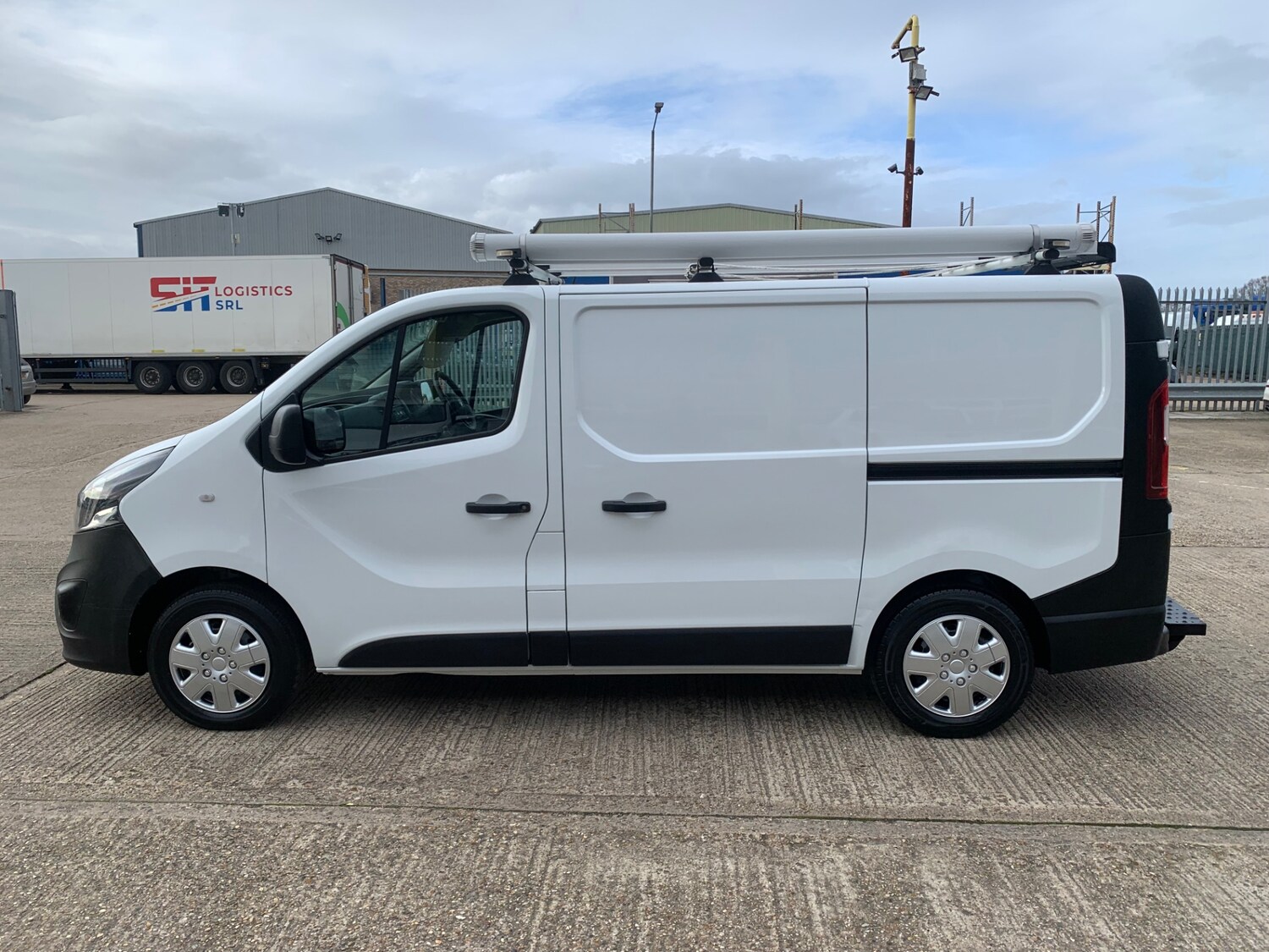 Used Vauxhall Vivaro 2018 for sale - 77618350: Photo 3