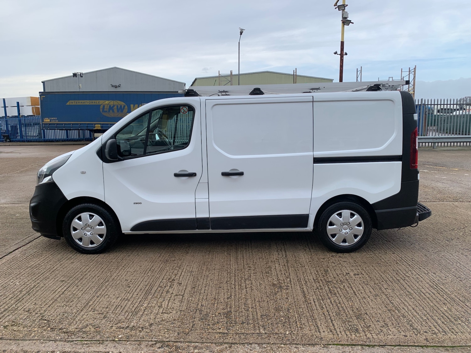 Used Vauxhall Vivaro 2015 for sale - 76858735: Photo 3