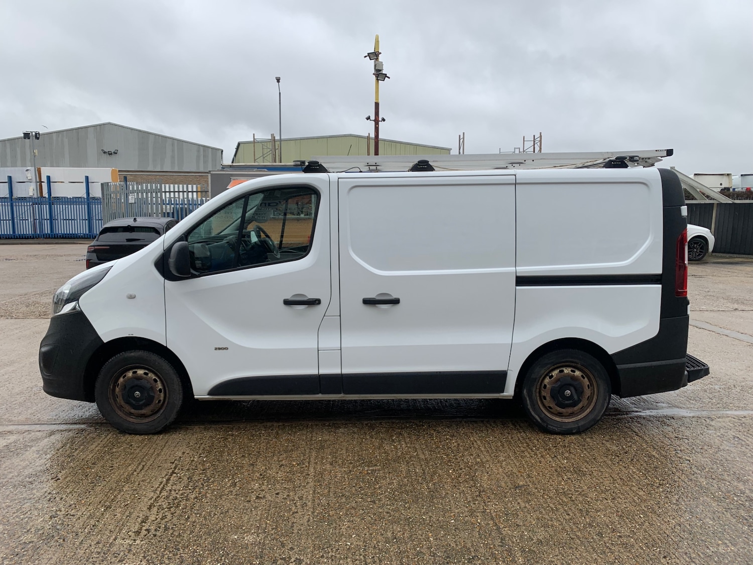 Used Vauxhall Vivaro 2017 for sale - 77148957: Photo 3