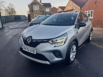 Used Renault Captur 2020 for sale - 76820423: Photo