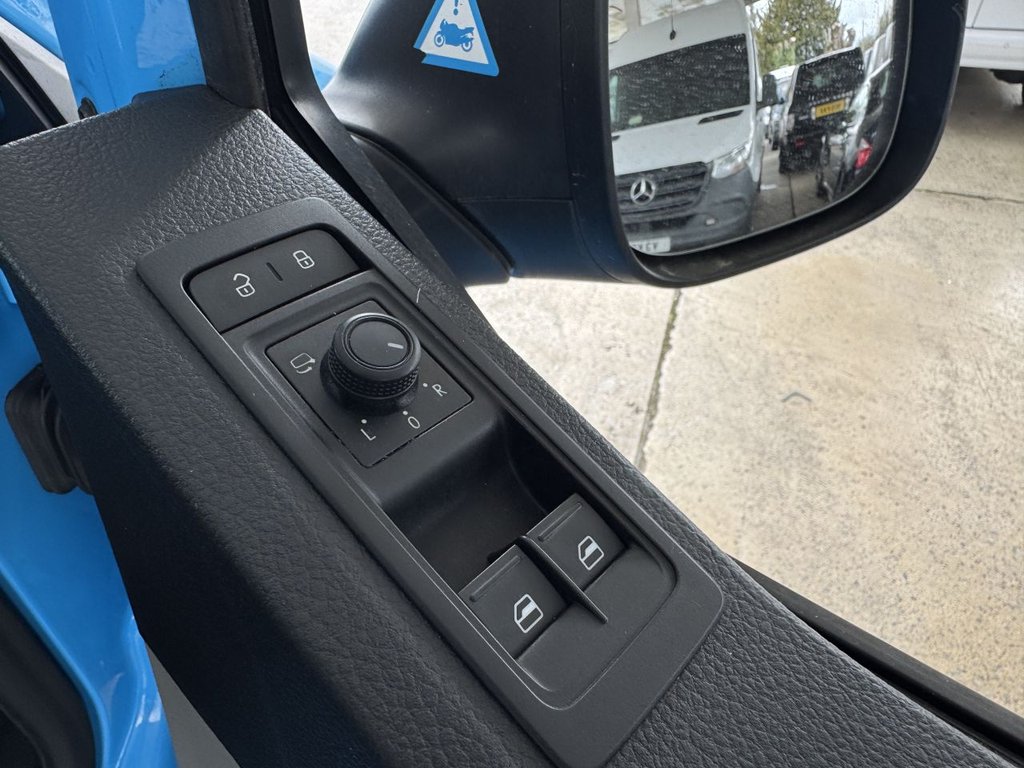 Used Volkswagen Transporter 2017 for sale - 77821112: Photo 18