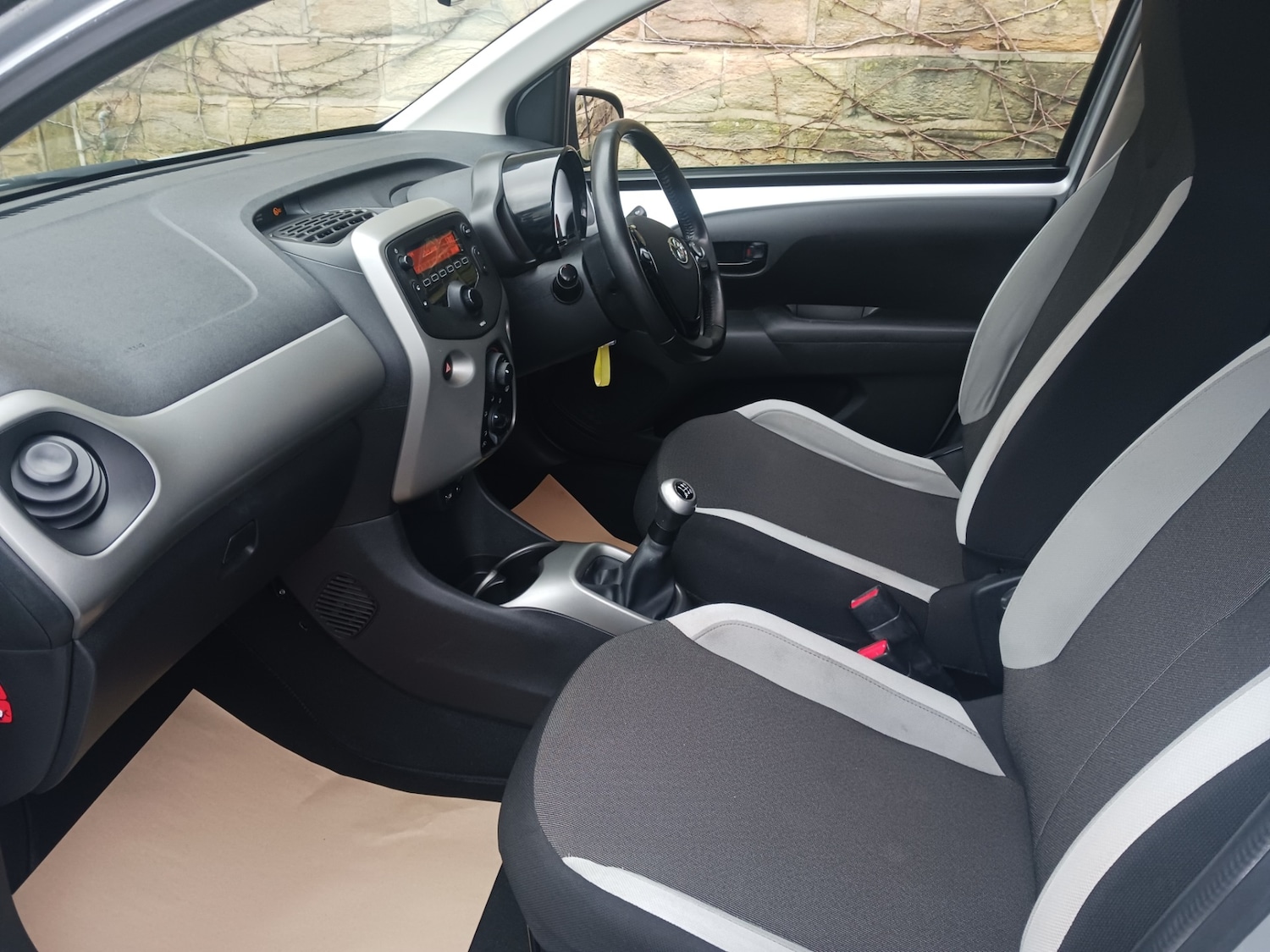 Used Toyota AYGO 2015 for sale - 77494955: Photo 13