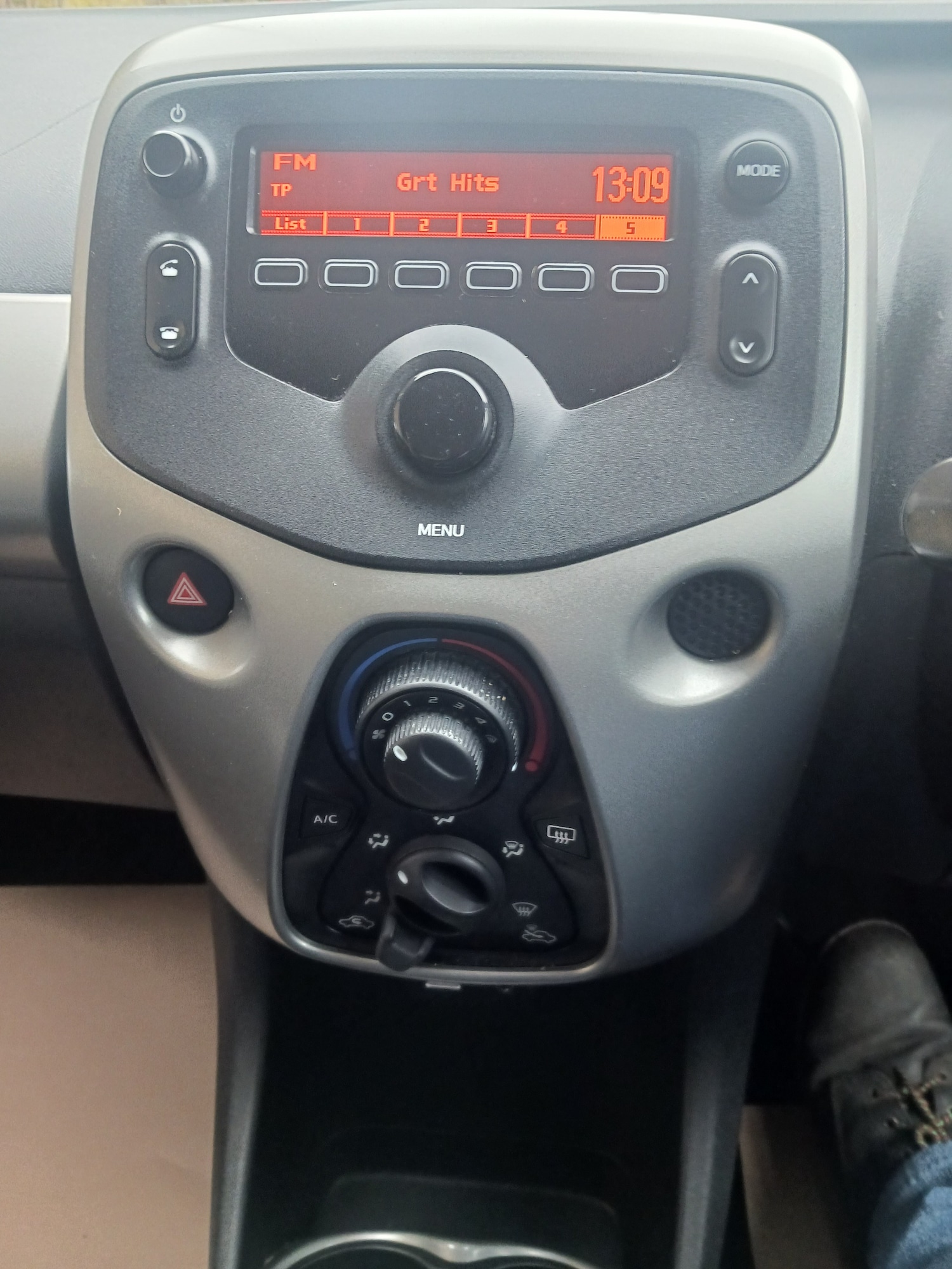 Used Toyota AYGO 2015 for sale - 77494955: Photo 15