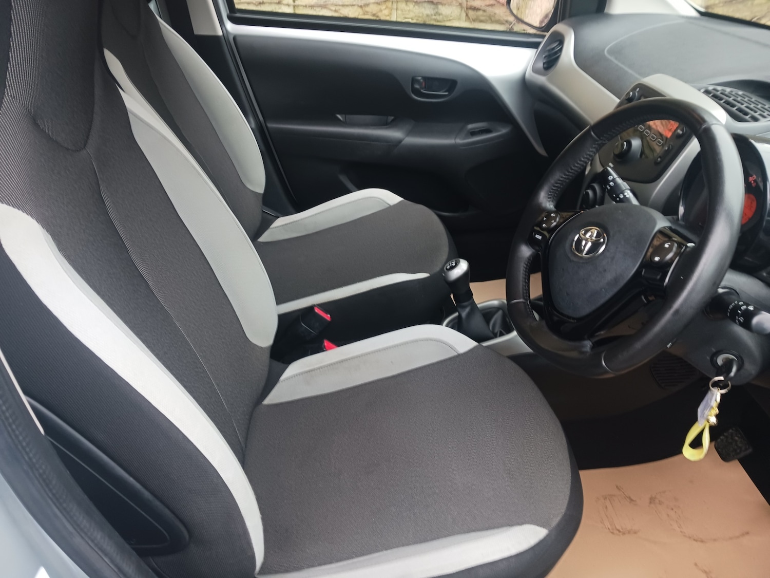 Used Toyota AYGO 2015 for sale - 77494955: Photo 8