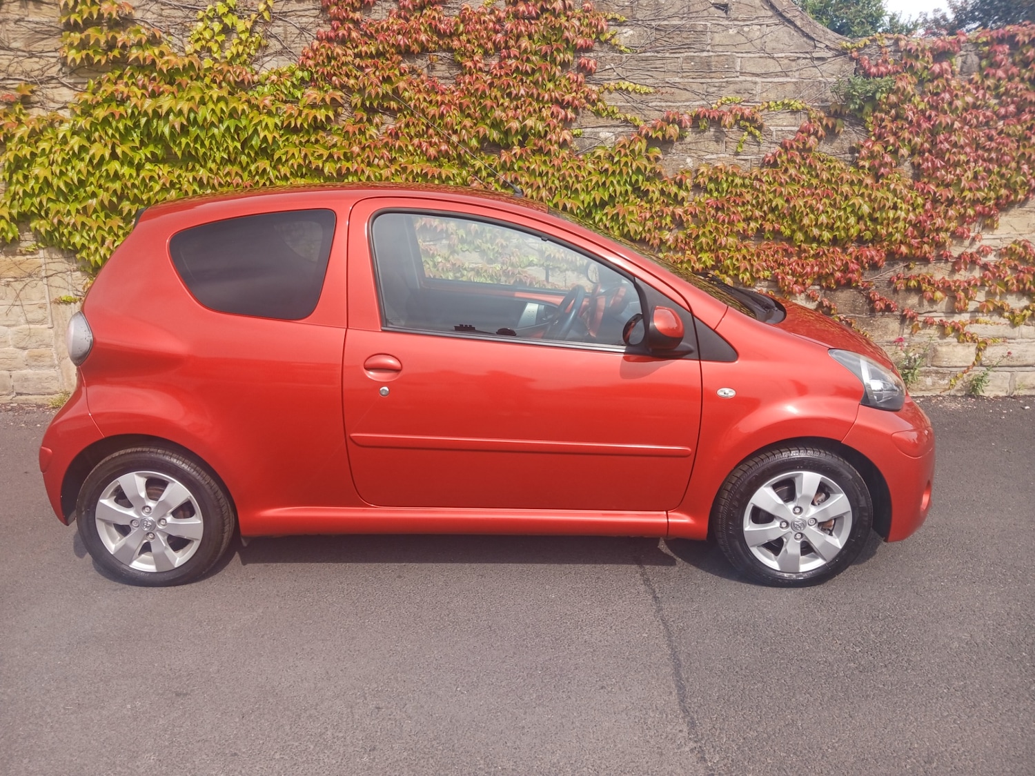 Used Toyota AYGO 2013 for sale - 76921964: Photo 2