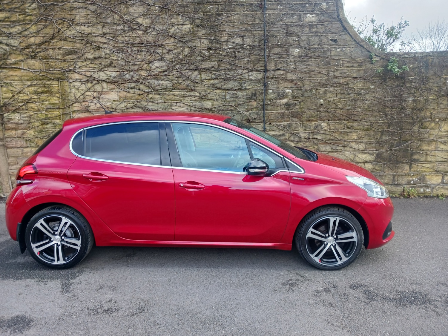 Used Peugeot 208 2017 for sale - 77873698: Photo 2