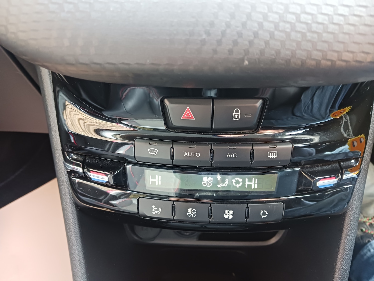 Used Peugeot 208 2017 for sale - 77873698: Photo 9