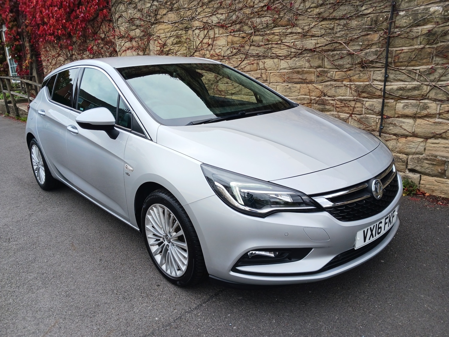 Used Vauxhall Astra 2016 for sale - 76196740: Photo 1