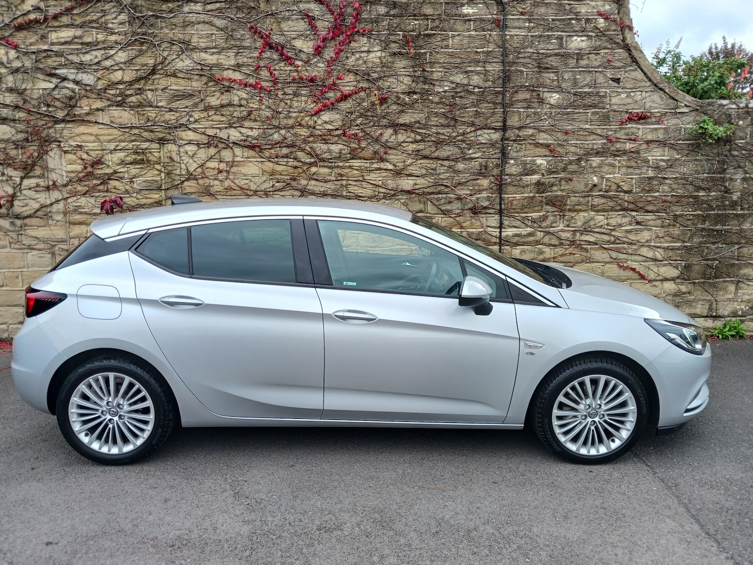 Used Vauxhall Astra 2016 for sale - 76196740: Photo 2