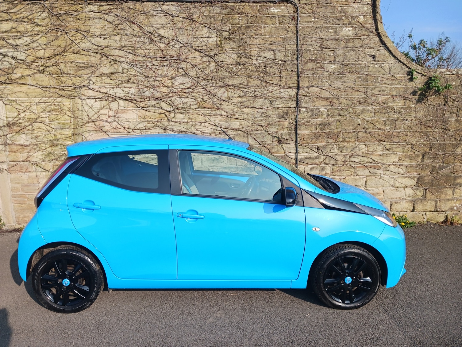 Used Toyota AYGO 2015 for sale - 77988882: Photo 2