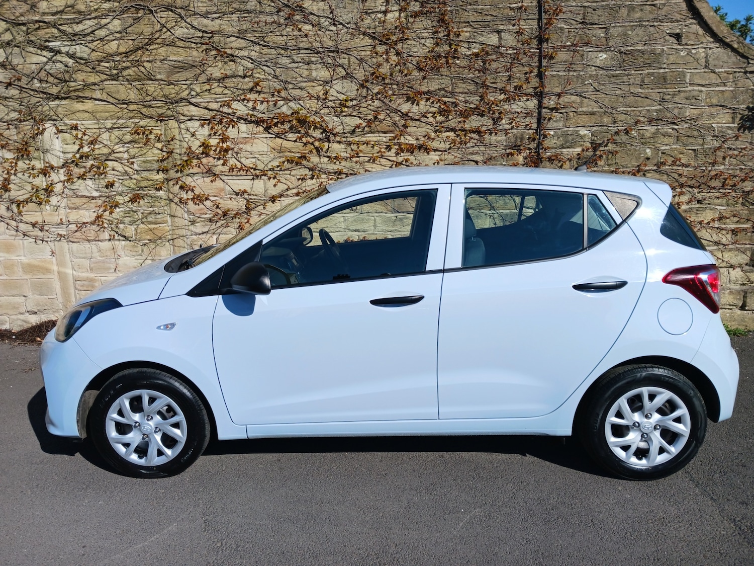 Used Hyundai i10 2018 for sale - 77328995: Photo 6