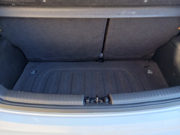 Used Hyundai i10 2018 for sale - 74292102: Photo 15
