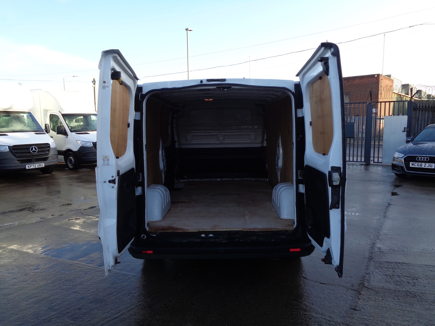 Used Vauxhall Vivaro 2016 for sale - 77391695: Photo 9