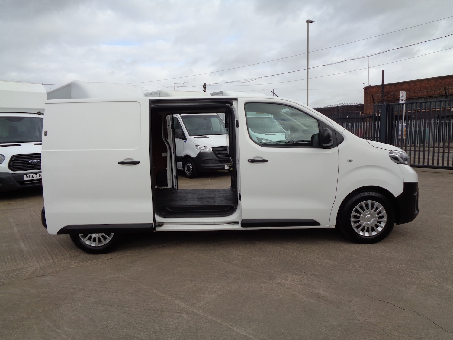 Used Toyota ProAce 2020 for sale - 77639524: Photo 10