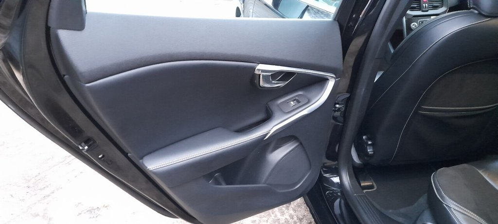 Used Volvo V40 2015 for sale - 77276304: Photo 33