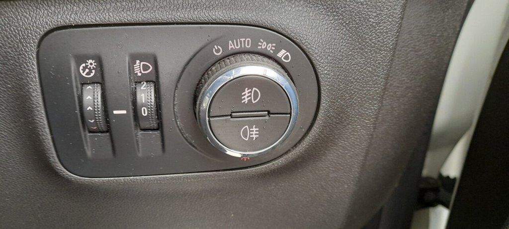 Used Vauxhall Corsa 2015 for sale - 76470309: Photo 17