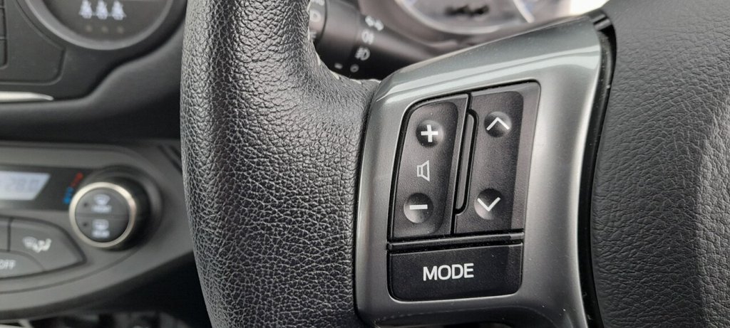 Used Toyota Yaris 2015 for sale - 76724860: Photo 18