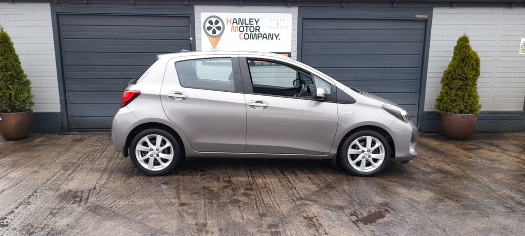 Used Toyota Yaris 2015 for sale - 76724860: Photo 2