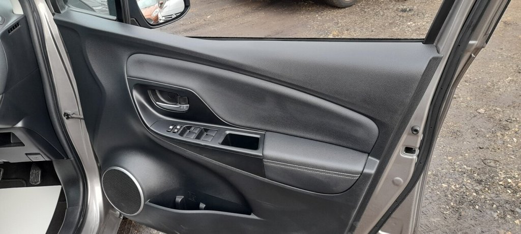 Used Toyota Yaris 2015 for sale - 76724860: Photo 23