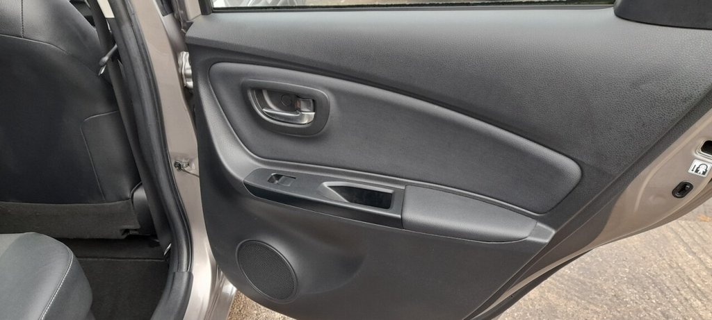 Used Toyota Yaris 2015 for sale - 76724860: Photo 25