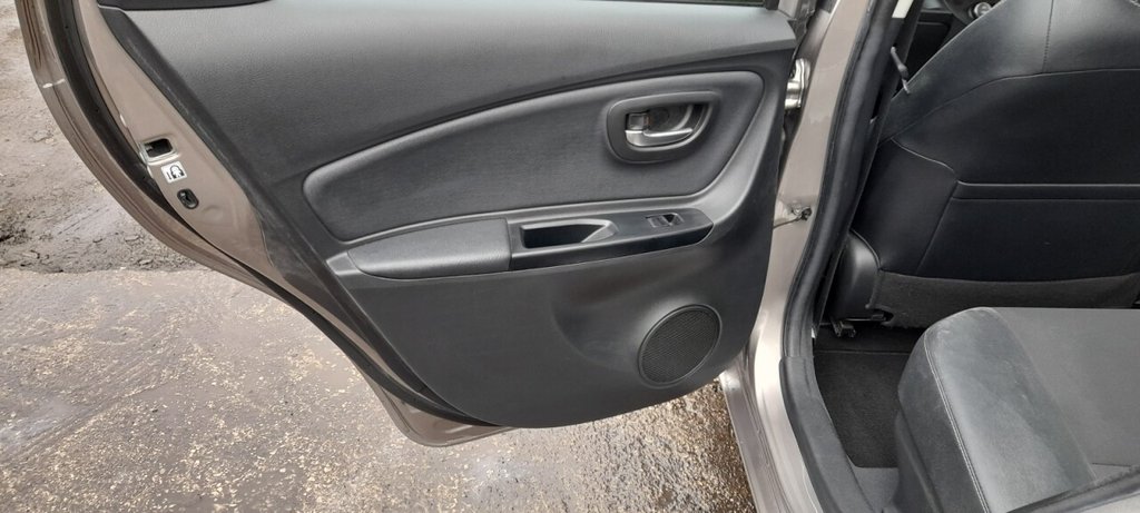 Used Toyota Yaris 2015 for sale - 76724860: Photo 27