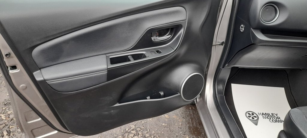 Used Toyota Yaris 2015 for sale - 76724860: Photo 29