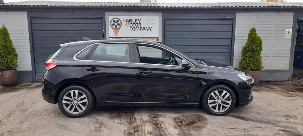 Used Hyundai i30 2017 for sale - 76368190: Photo 2
