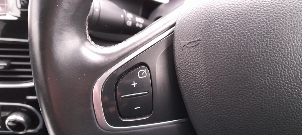 Used Renault Clio 2018 for sale - 76923635: Photo 21