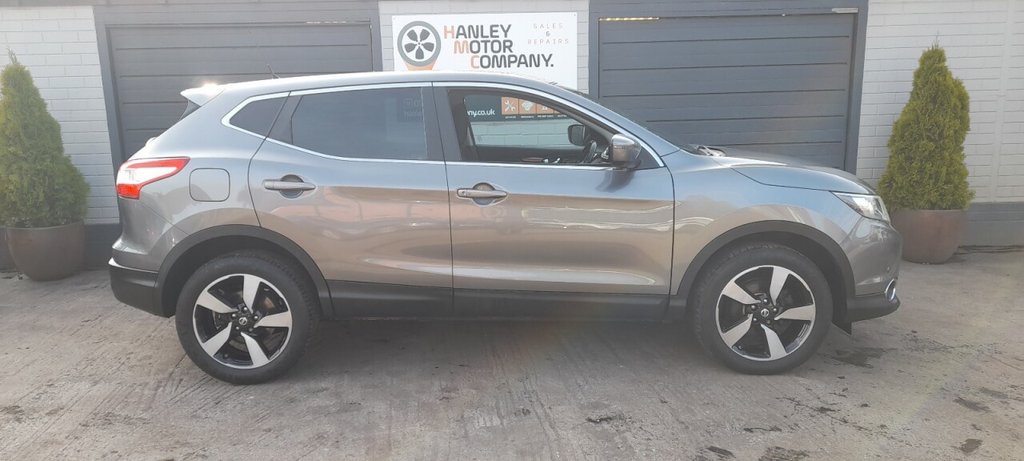 Used Nissan Qashqai 2015 for sale - 77967243: Photo 2