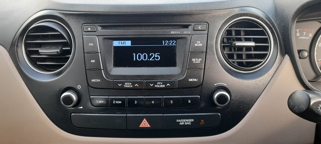Used Hyundai i10 2015 for sale - 76367657: Photo 15