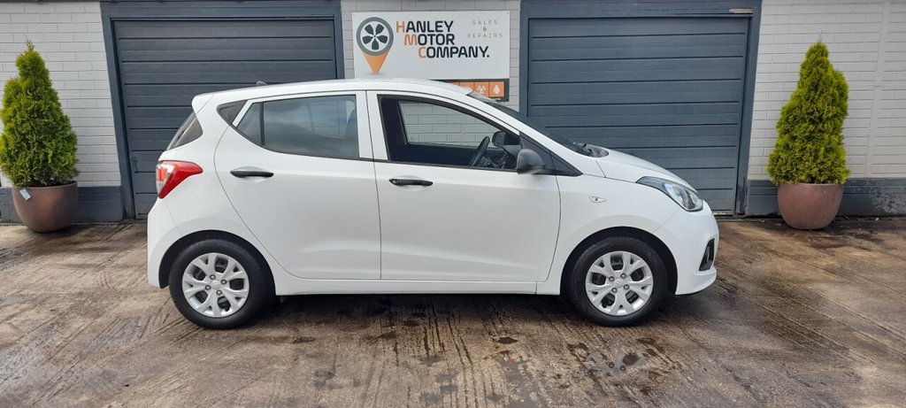 Used Hyundai i10 2015 for sale - 76367657: Photo 2