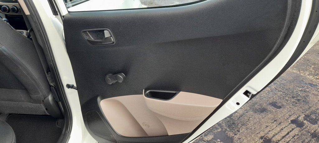 Used Hyundai i10 2015 for sale - 76367657: Photo 23