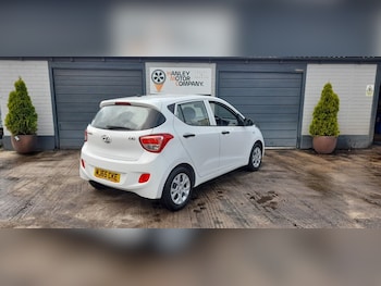 Used Hyundai i10 2015 for sale - 76367657: Photo